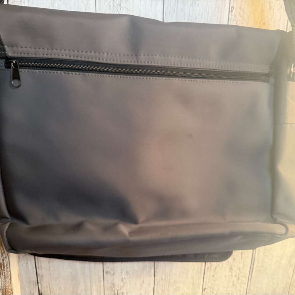 The Metropolitan Museum of Art Messenger Bag Gray Renaissance M Dot - Picture 8 of 9